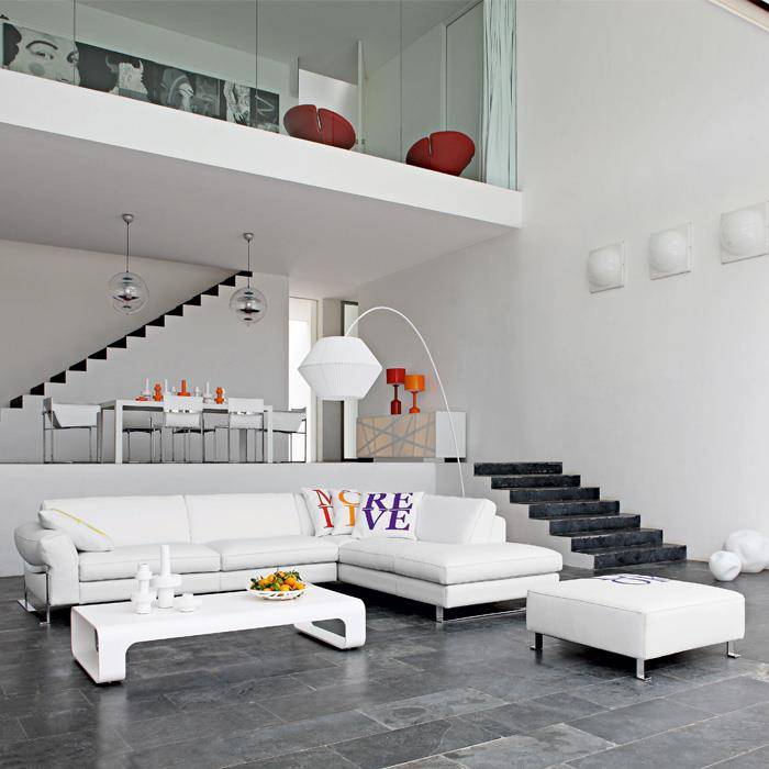 Vue d'un intérieur blanc moderne